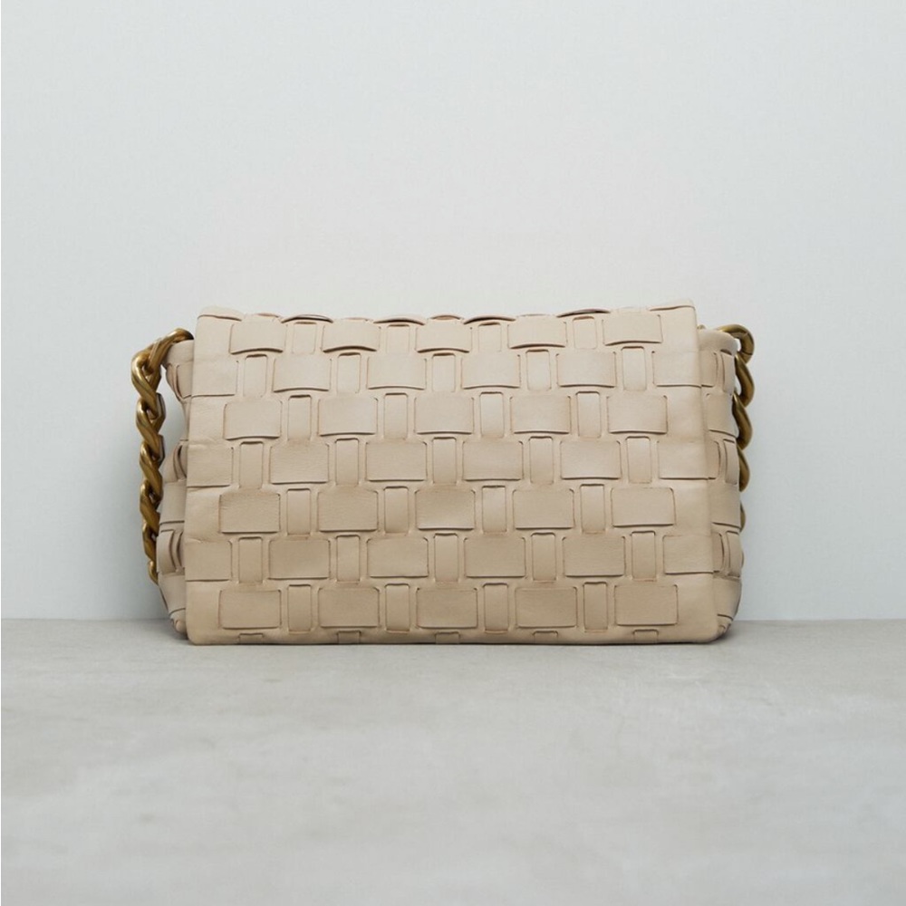 Zara Purse | Woven leather shoulder bag with gold chain strap